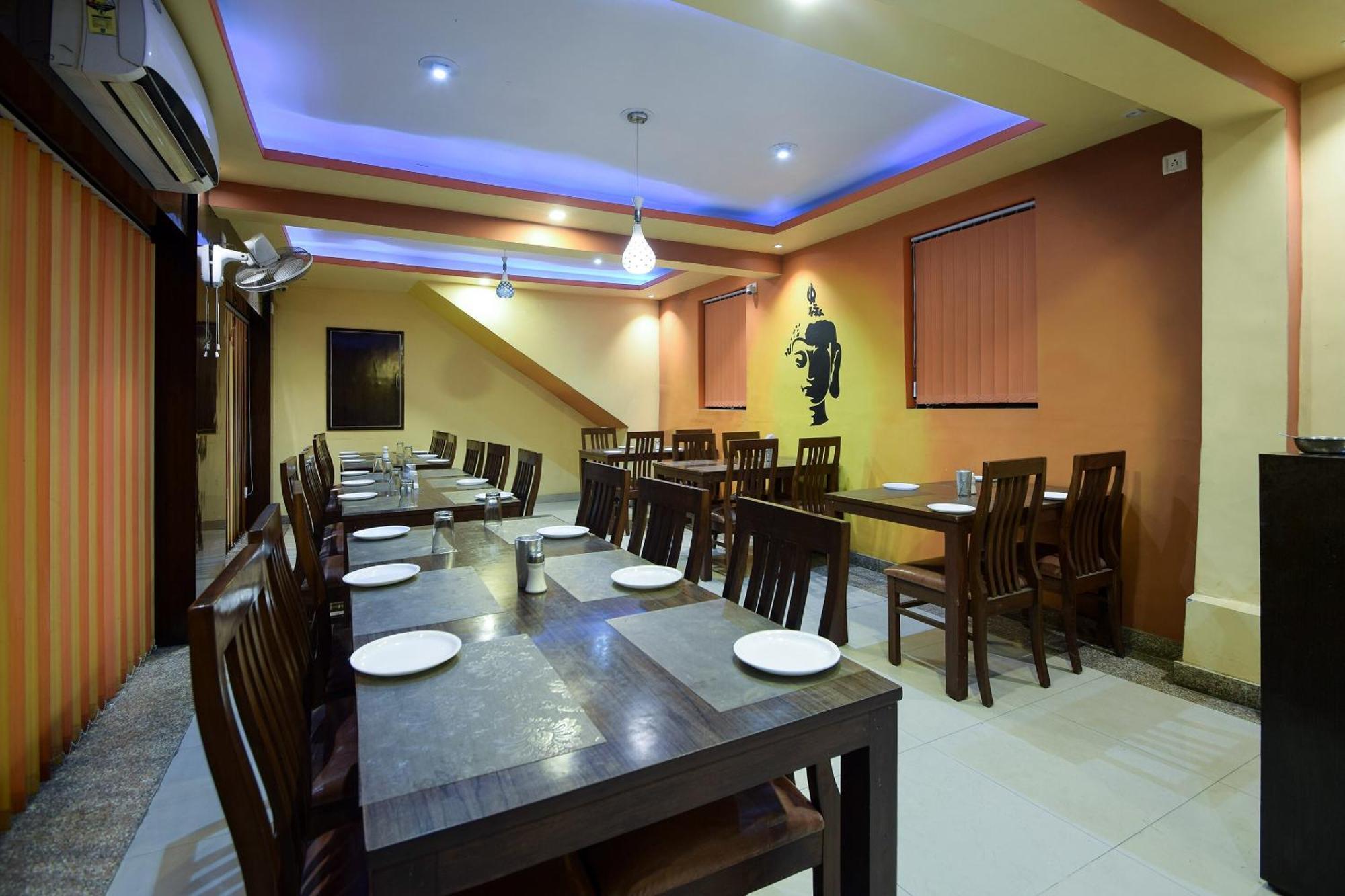 Collection O Royal Icon Hotel Udaipur Exterior photo
